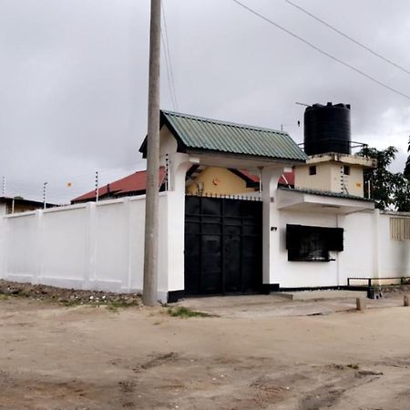 Jambo Hideaway Leilighet Dar-es-Salaam Eksteriør bilde