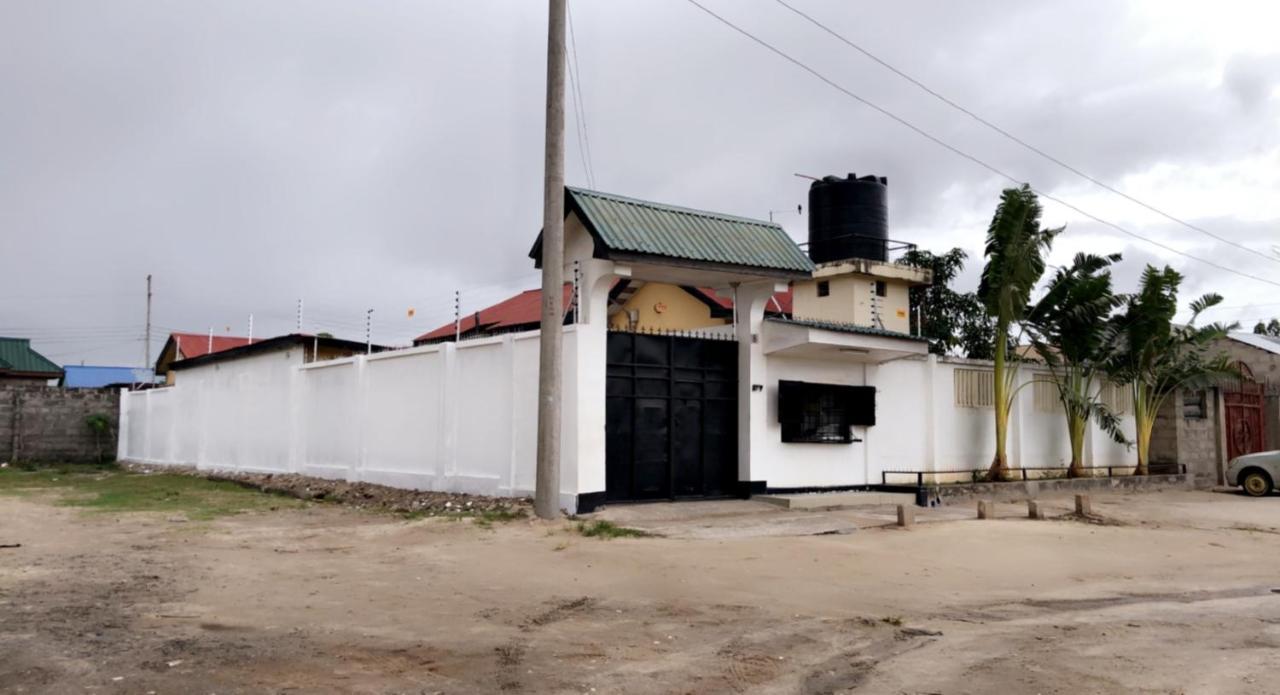 Jambo Hideaway Leilighet Dar-es-Salaam Eksteriør bilde